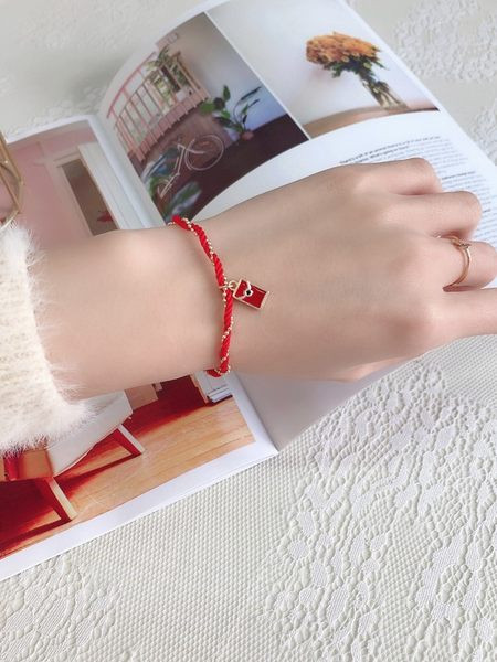 Γυναικείο βραχιόλι με μενταγιόν - πολλά μοντέλα