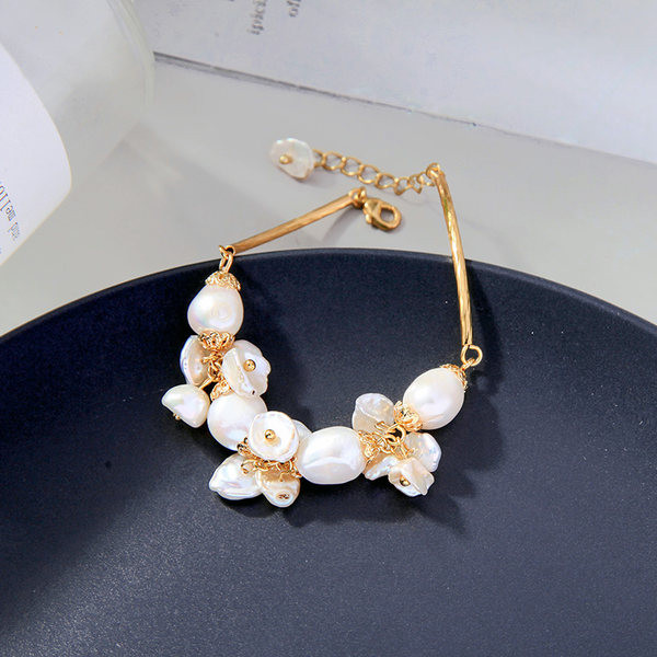 Дамска гривна с 3D елементи