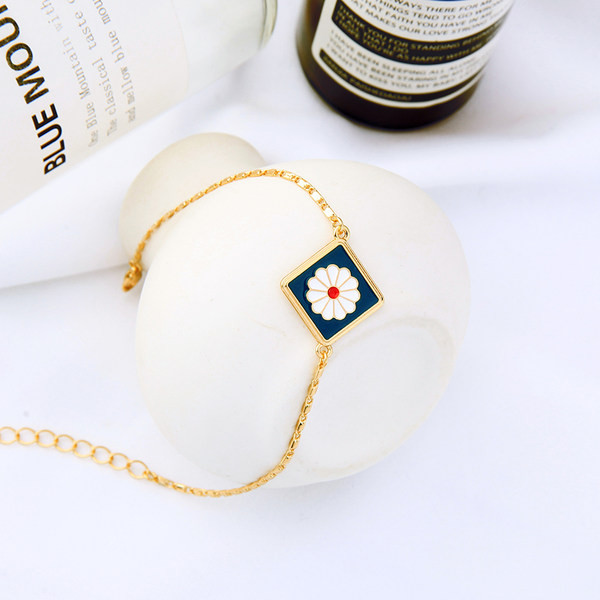 Καθημερινό γυναικείο βραχιόλι σε χρυσό χρώμα