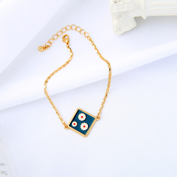 Καθημερινό γυναικείο βραχιόλι σε χρυσό χρώμα