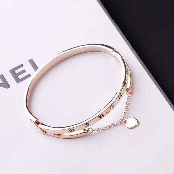 Γυναικείο εγχάρακτο βραχιόλι διακοσμημένο με διακοσμητικές πέτρες