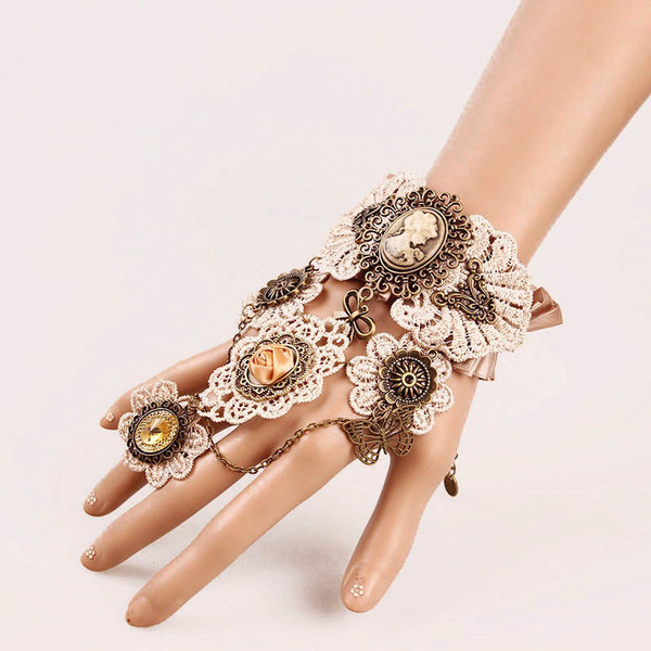 Γυναικείο βραχιόλι με τρισδιάστατα στοιχεία και πέτρες