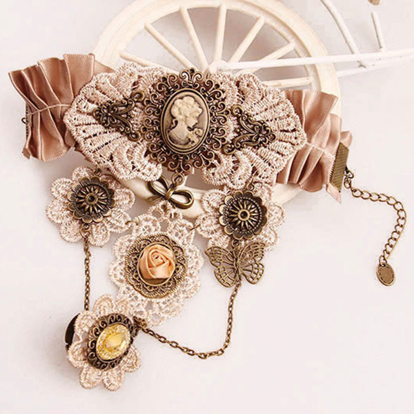 Γυναικείο βραχιόλι με τρισδιάστατα στοιχεία και πέτρες