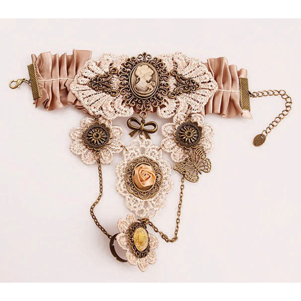 Γυναικείο βραχιόλι με τρισδιάστατα στοιχεία και πέτρες