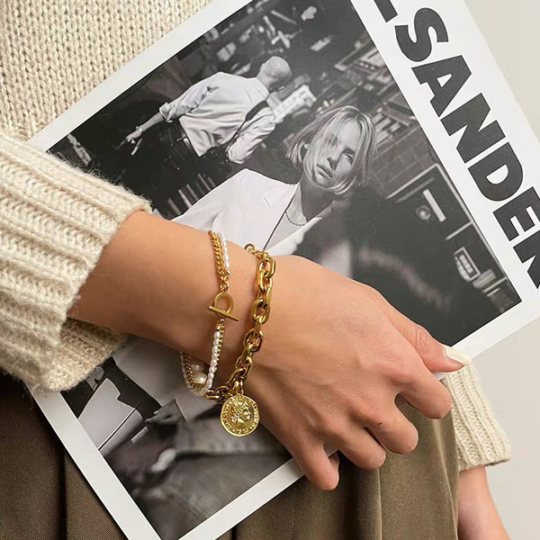 Γυναικείο βραχιόλι δύο μοντέλα με πέρλες και μενταγιόν