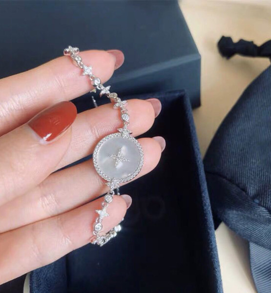 Moodne naiste hõbedane kivikestega käevõru