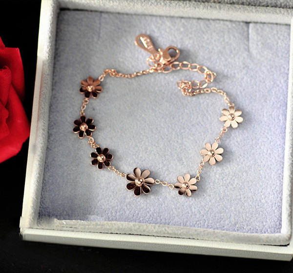 Μοντέρνο γυναικείο βραχιόλι για πόδια σε χρυσό χρώμα