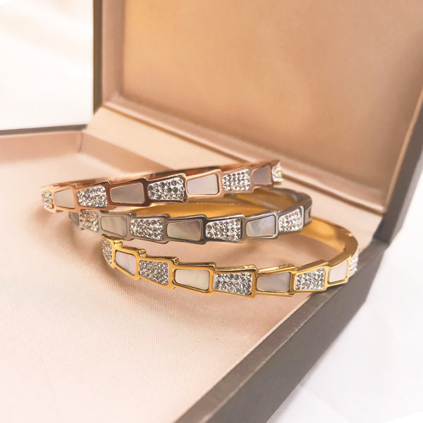 Tērauda rokassprādze ar akmeņiem