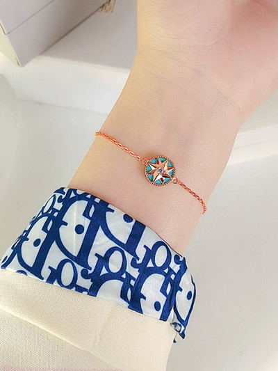 Γυναικείο βραχιόλι με στρογγυλό μενταγιόν