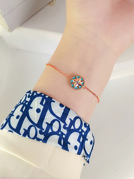 Γυναικείο βραχιόλι με στρογγυλό μενταγιόν