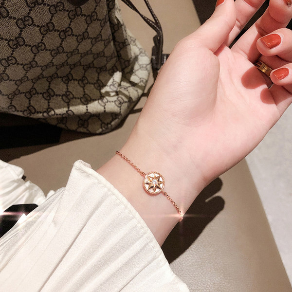 Γυναικείο βραχιόλι με στρογγυλό μενταγιόν