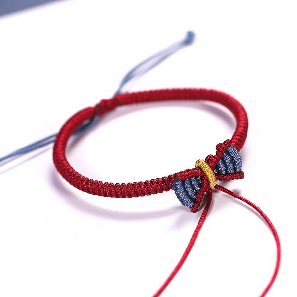 Naiste tekstiilist käevõru paelaga