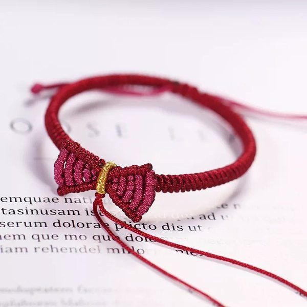 Naiste tekstiilist käevõru paelaga