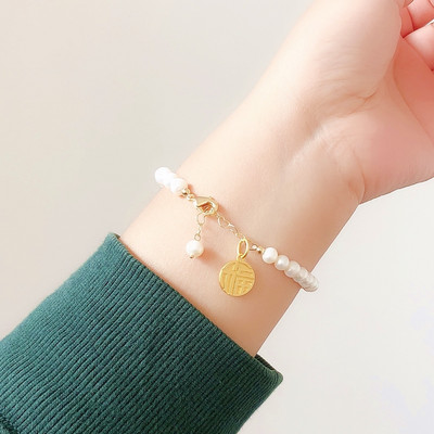 Βραχιόλι με πέρλες με διαφορετικά μενταγιόν