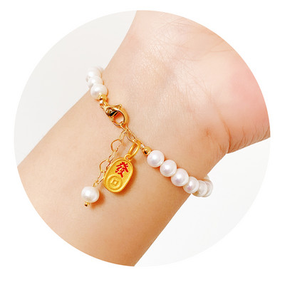 Βραχιόλι με πέρλες με διαφορετικά μενταγιόν