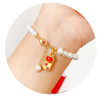 Βραχιόλι με πέρλες με διαφορετικά μενταγιόν