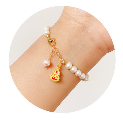 Βραχιόλι με πέρλες με διαφορετικά μενταγιόν