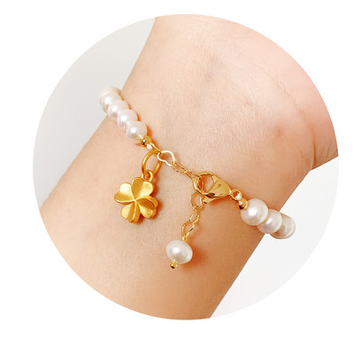 Βραχιόλι με πέρλες με διαφορετικά μενταγιόν