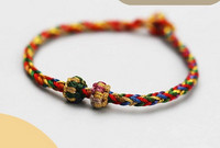 Χειροποίητο DIY βραχιόλι έγχρωμο σχοινί με οκτώ λουράκια χεριού που δένουν με κορδόνια για να μεταφέρετε χάντρες κοσμήματα με κόκκινο σχοινί