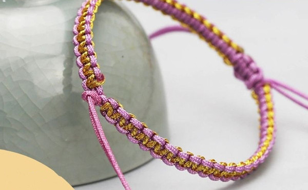 Ženska pletena narukvica s perlama