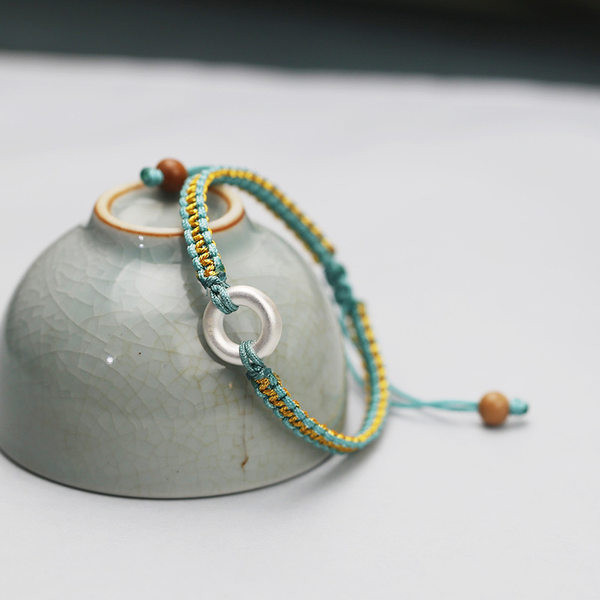 Ženska pletena narukvica s perlama