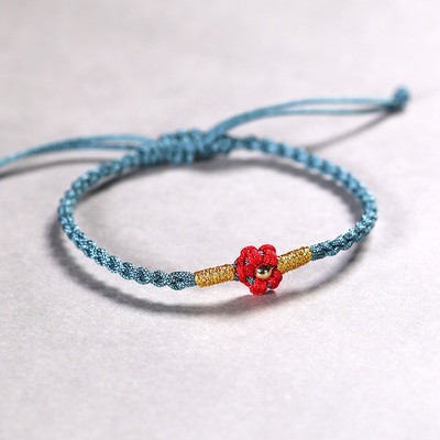 Ženska tekstilna narukvica sa cvijetom