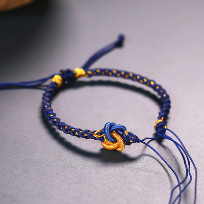 Naiste sõlmedega käevõru tekstiilist