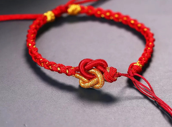 Naiste sõlmedega käevõru tekstiilist