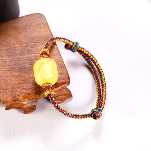 Vabaaja lipsudega tekstiilist käevõru