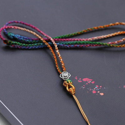 Naiste tekstiilist kaelakee kolmes värvitoonis