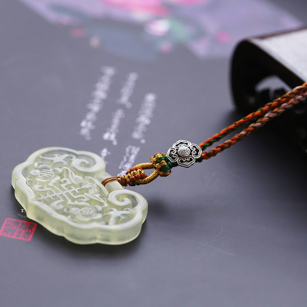 Naiste tekstiilist kaelakee kolmes värvitoonis