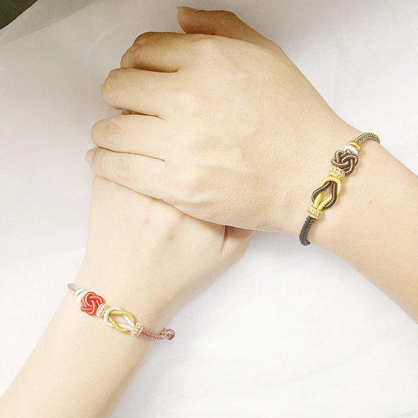 Moodne naiste silmkoeline käevõru uus mudel