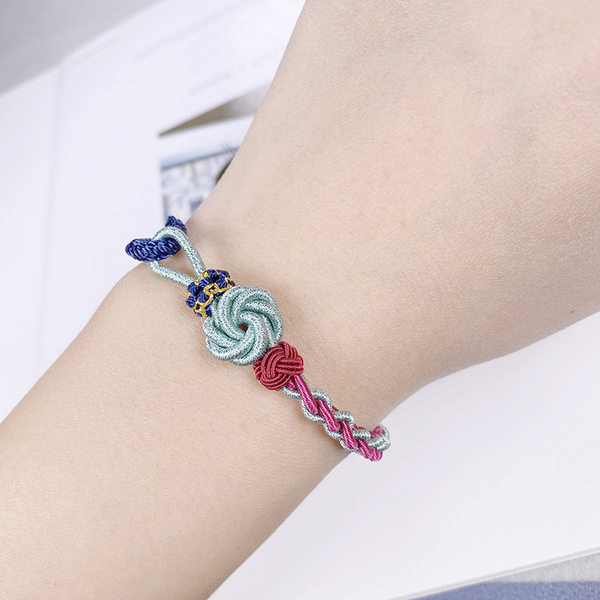 Βραχιόλι υφασμάτινο με κόμπο