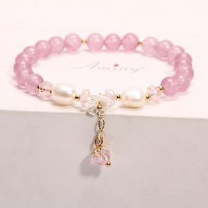 Καθημερινό βραχιόλι με χάντρες και μενταγιόν