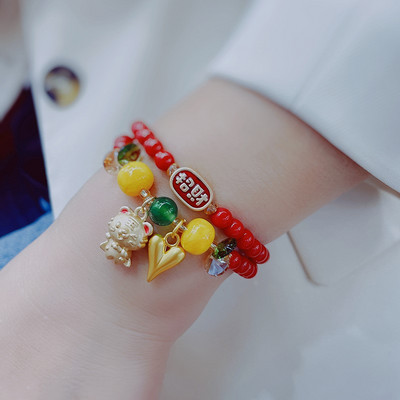 Γυναικείο βραχιόλι με χάντρες και μενταγιόν