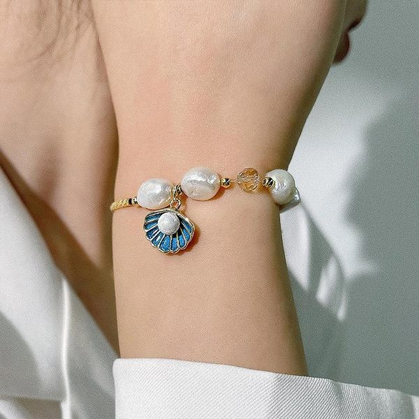 Μοντέρνο γυναικείο βραχιόλι με πέτρες και μενταγιόν