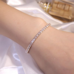 Sieviešu rokassprādze ar dekoratīviem akmeņiem - dažādi modeļi