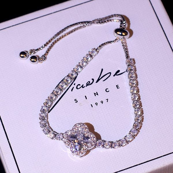 Sieviešu rokassprādze ar dekoratīviem akmeņiem - dažādi modeļi