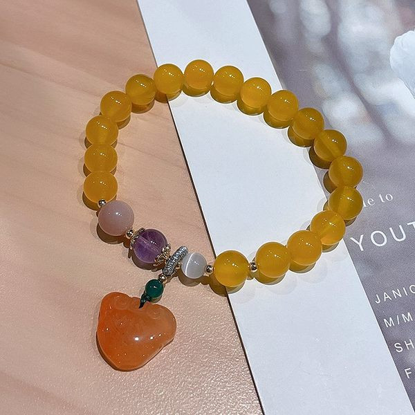 Ženska narukvica s perlicama i privjeskom