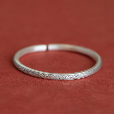 Hõbedane naiste käevõru