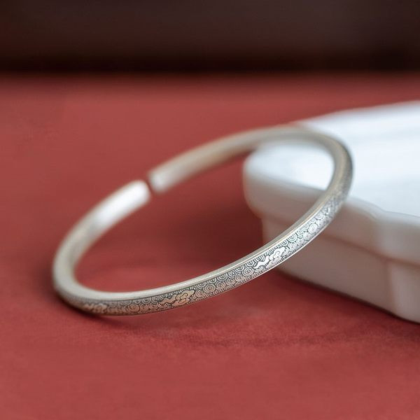 Hõbedane naiste käevõru