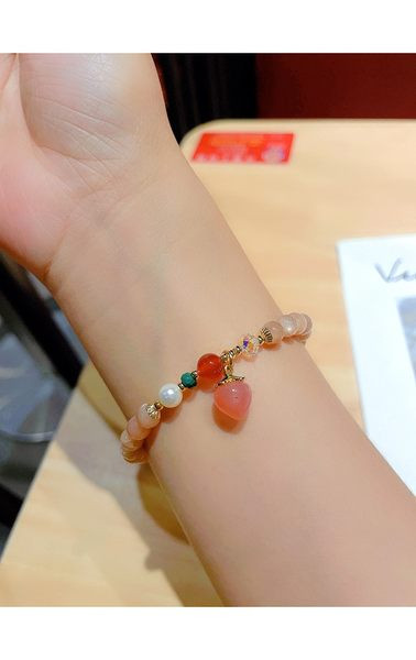 Μοντέρνο γυναικείο βραχιόλι με πέτρες και μενταγιόν