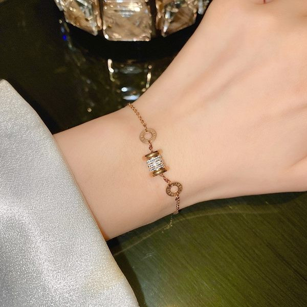 Γυναικείο κομψό και κομψό βραχιόλι με διακοσμητικές πέτρες