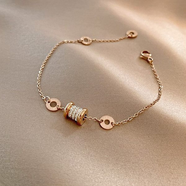 Γυναικείο κομψό και κομψό βραχιόλι με διακοσμητικές πέτρες