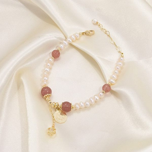 Moodne pärlite ja ripatsiga käevõru naistele