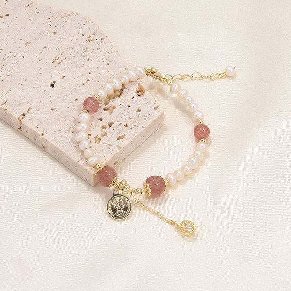 Moodne pärlite ja ripatsiga käevõru naistele