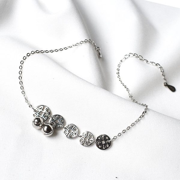 Srebrna narukvica s privjescima