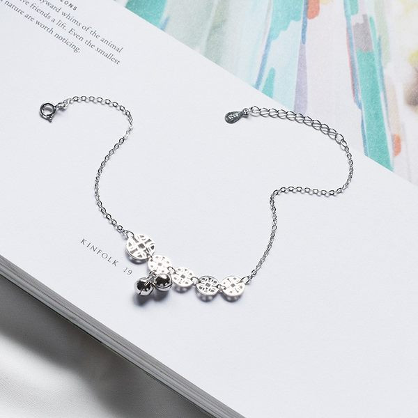 Srebrna narukvica s privjescima