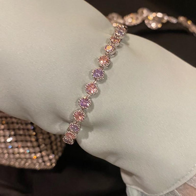 Elegantna narukvica s kamenčićima