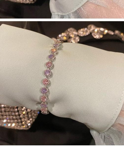 Elegantna narukvica s kamenčićima